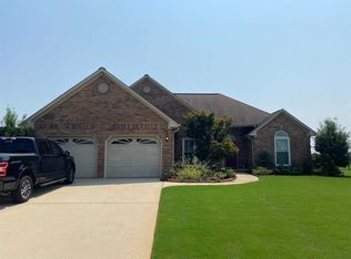 216 Mary Ellen Dr, Muscle Shoals, AL 35661