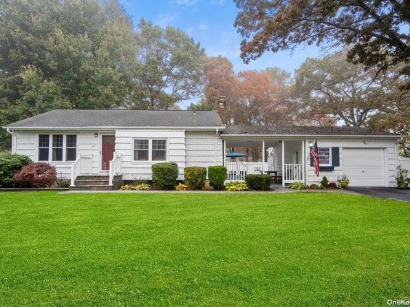 33 E Belmont Street, Bay Shore, NY 11706