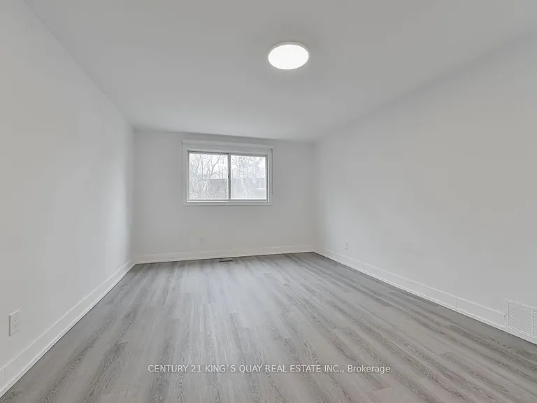 989 Old Cummer Ave #LOWER — Photo 11