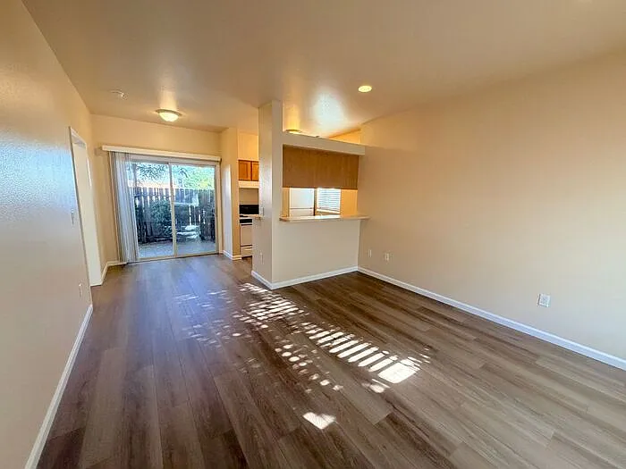 1 bed, 1.0 bath, 594 sqft, $1,395 — Photo 4