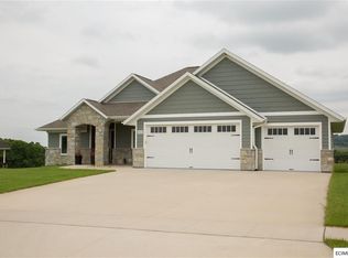 2032 Creek Wood Dr, Dubuque, IA 52003