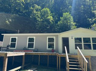 299 Lincoln City Dr, Delbarton, WV 25670