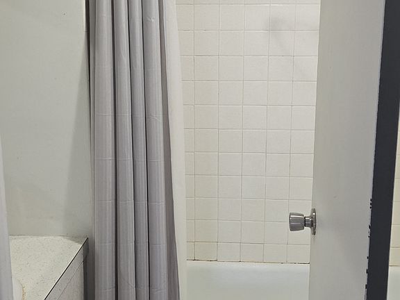 5th image of 107 Green St APT 3