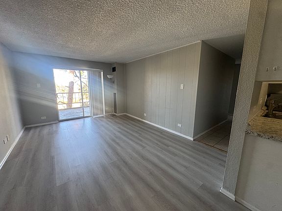 4th image of 2325 S Linden Ct