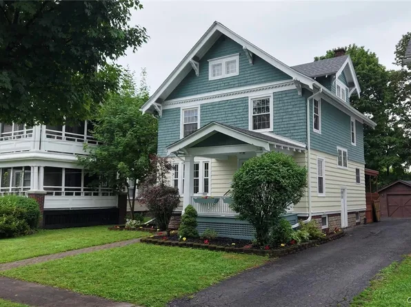 8 Huntington Pl, New Hartford, NY 13413