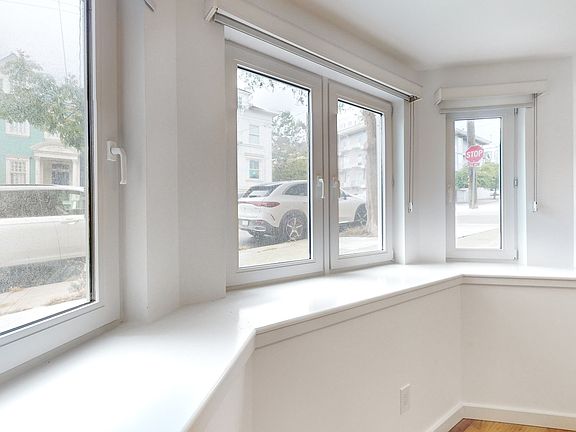 5th image of 3097 Washington St #26