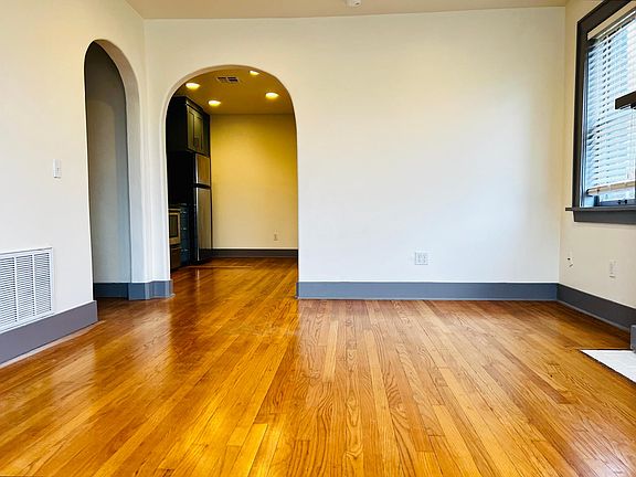 4th image of 1915 N Douglas Ave APT 5