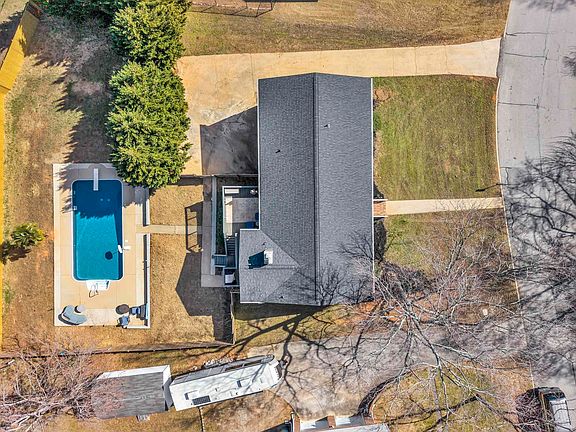 2nd image of 145 Oak Park Dr