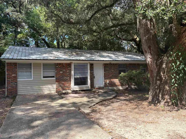 2922 Oakwood Dr, Tallahassee, FL 32304