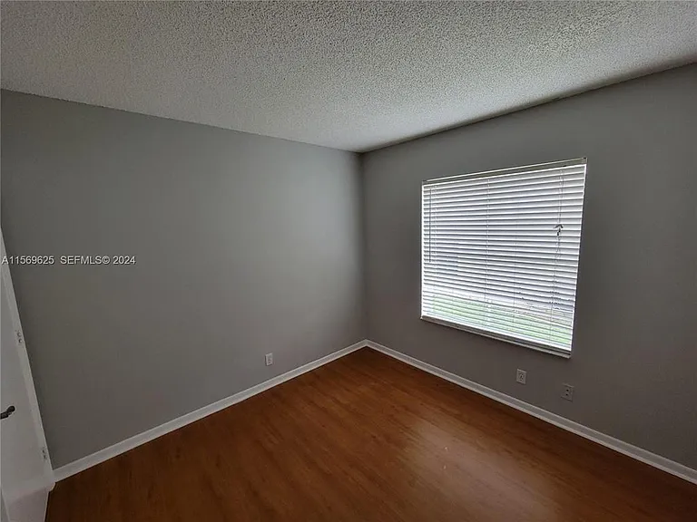 928 Falling Water Rd — Photo 20