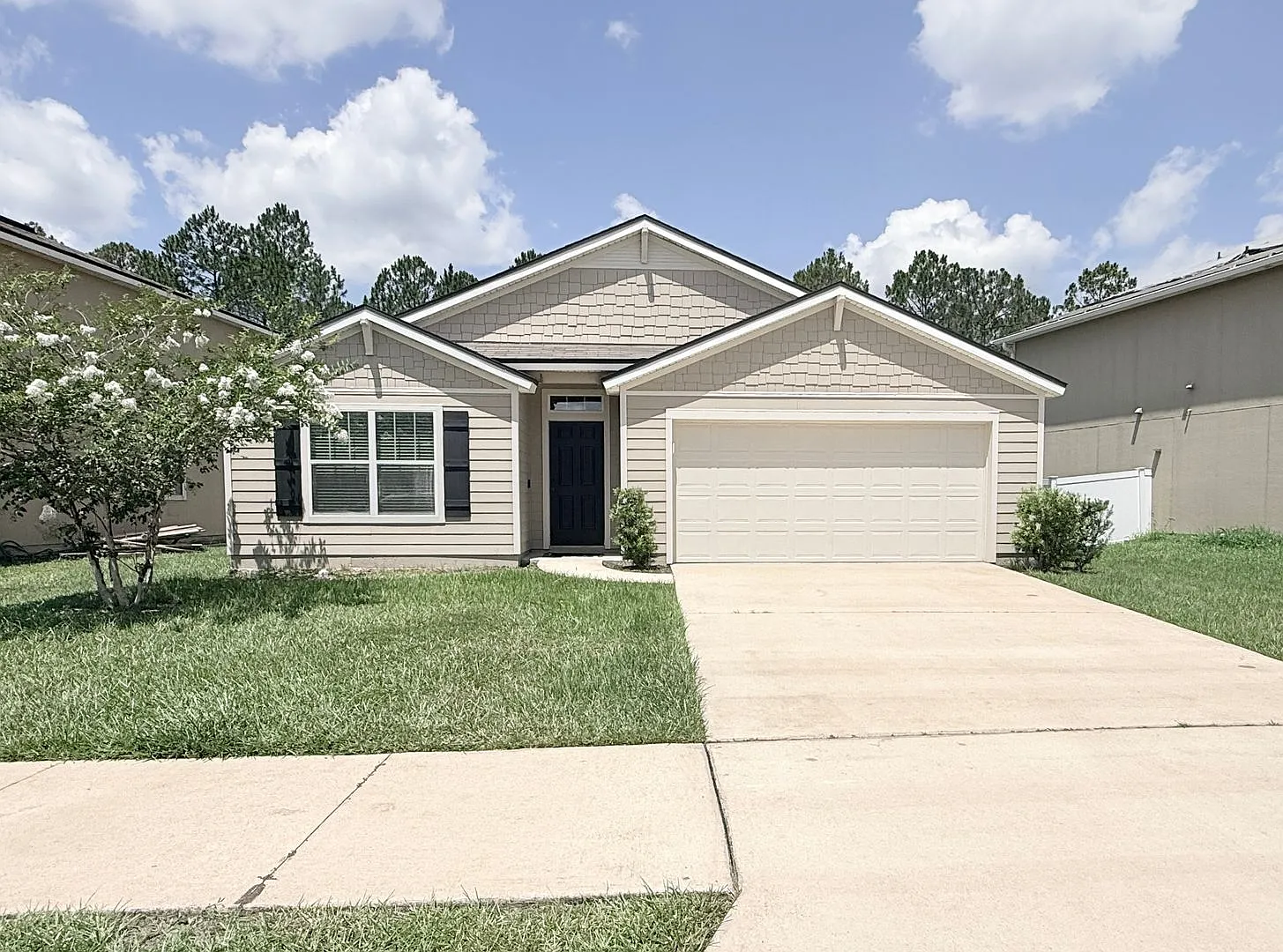 Spacious 4BR Home with Large Fenced Yard & Community Pool — Photo 1