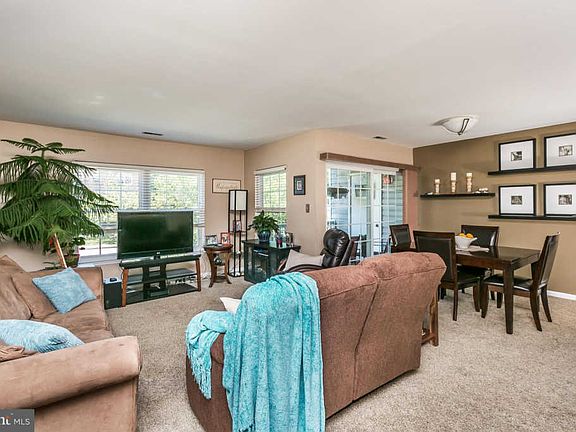 3rd image of 8 Rumford Dr Unit 201