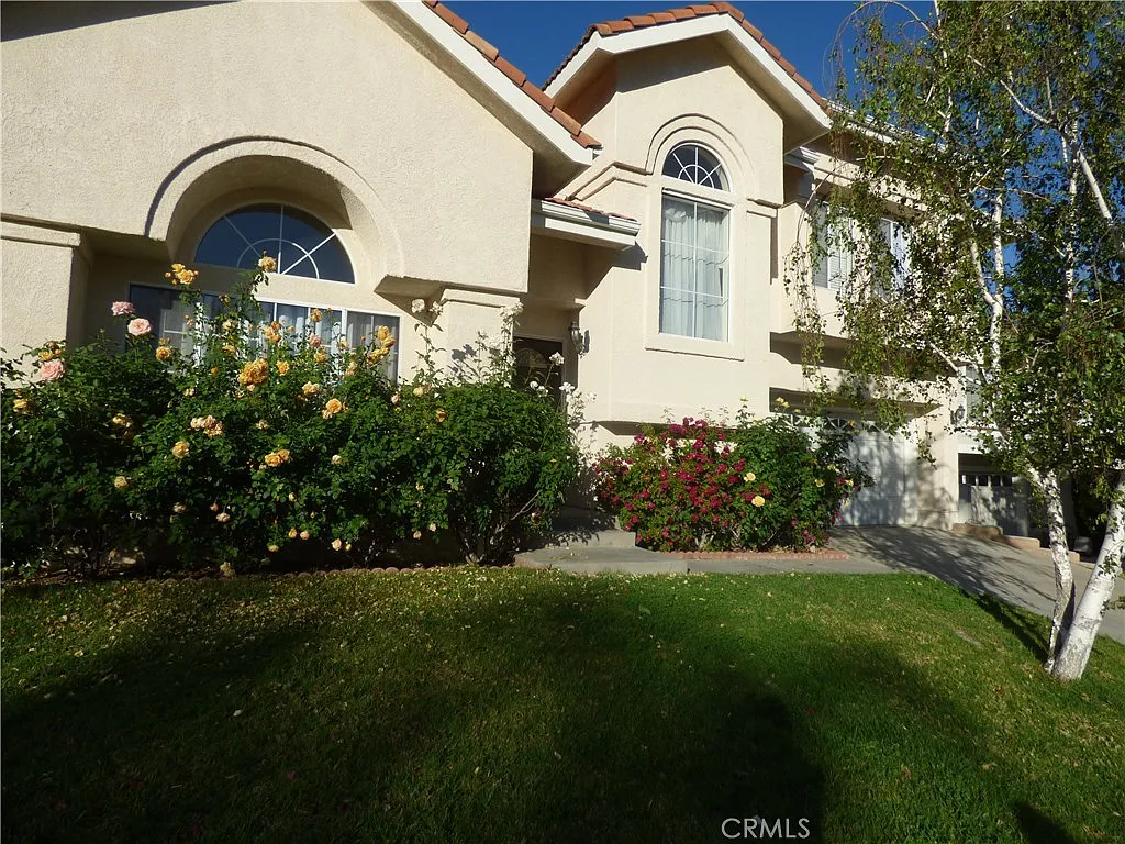 4 bed, 3.5 bath, 2382 sqft, $5,600 — Photo 1