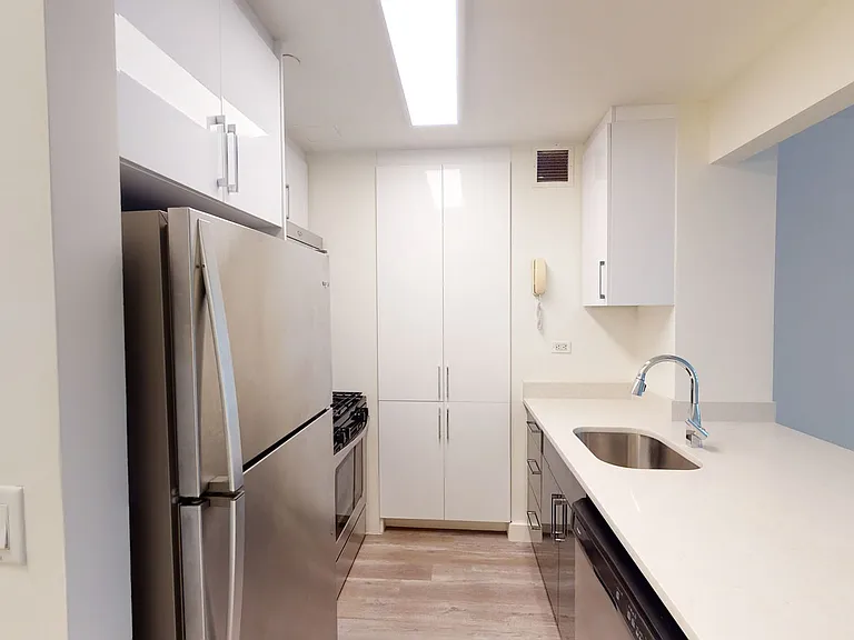 10 Hanover Square — Photo 63