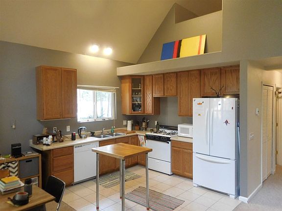 4th image of 544 Manzanita Way