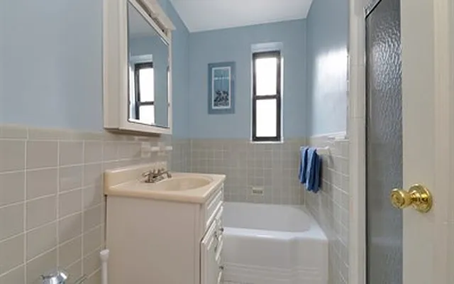 Sold by Century 21 Benjamin Realty | media 30