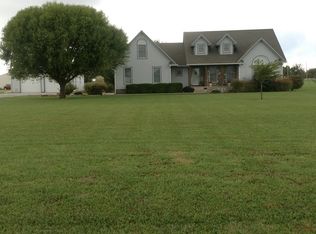 197 Peak Ln, Girard, KS 66743