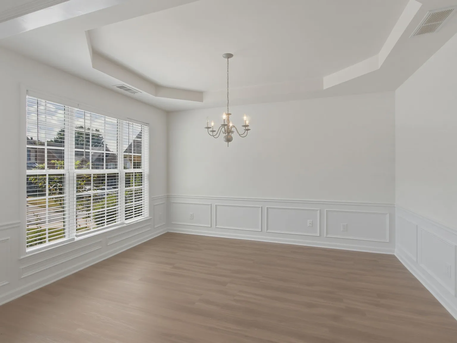 4 bed, 2.5 bath, 1983 sqft, $2,495 — Photo 2