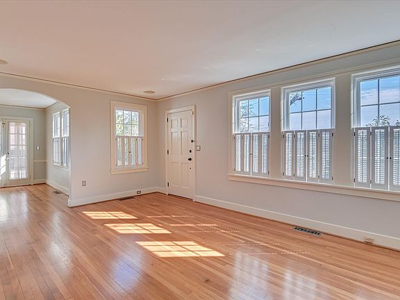 4th image of 705 Hickman Road