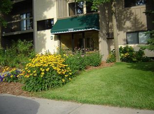 19000 Stratford Rd, Minnetonka, MN 55345