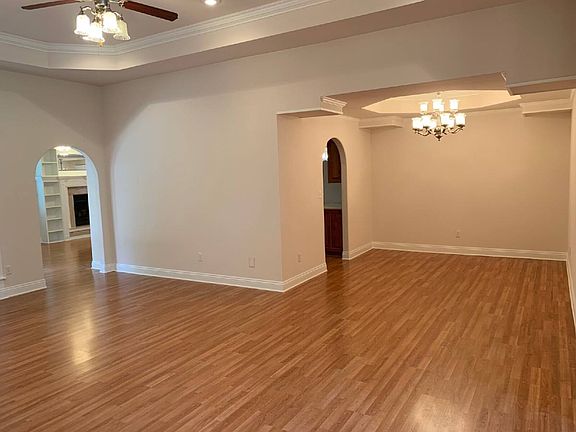 2nd image of 602 SE Cambridge Pl