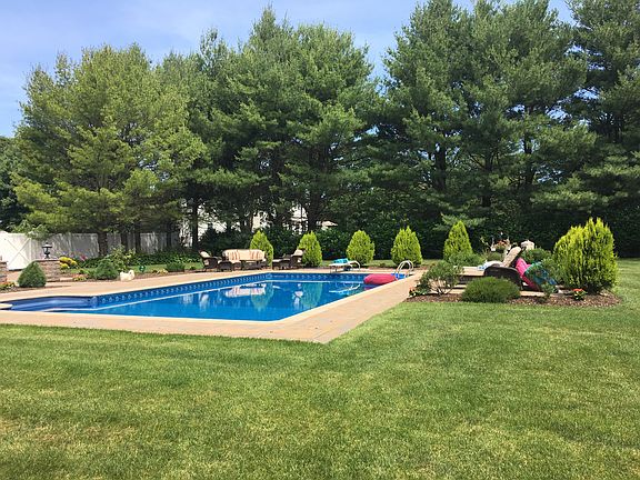 5th image of 6 Greenwood Ln