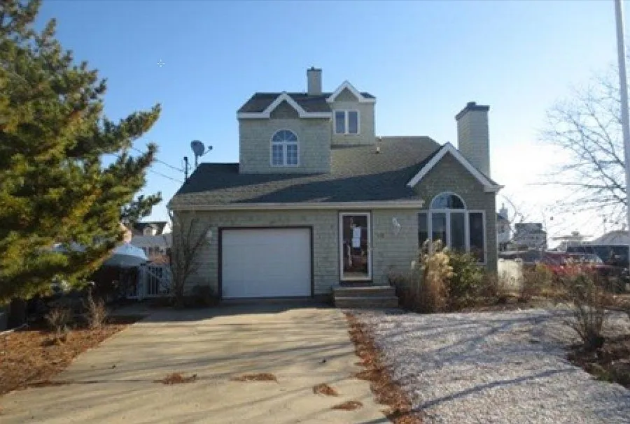 512 Bay View Dr photo 1