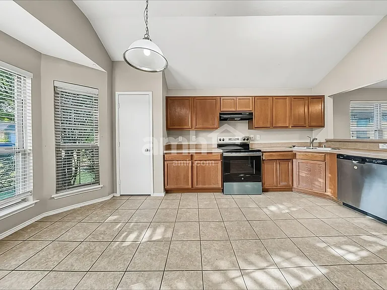 1613 Bob Dr — Photo 4