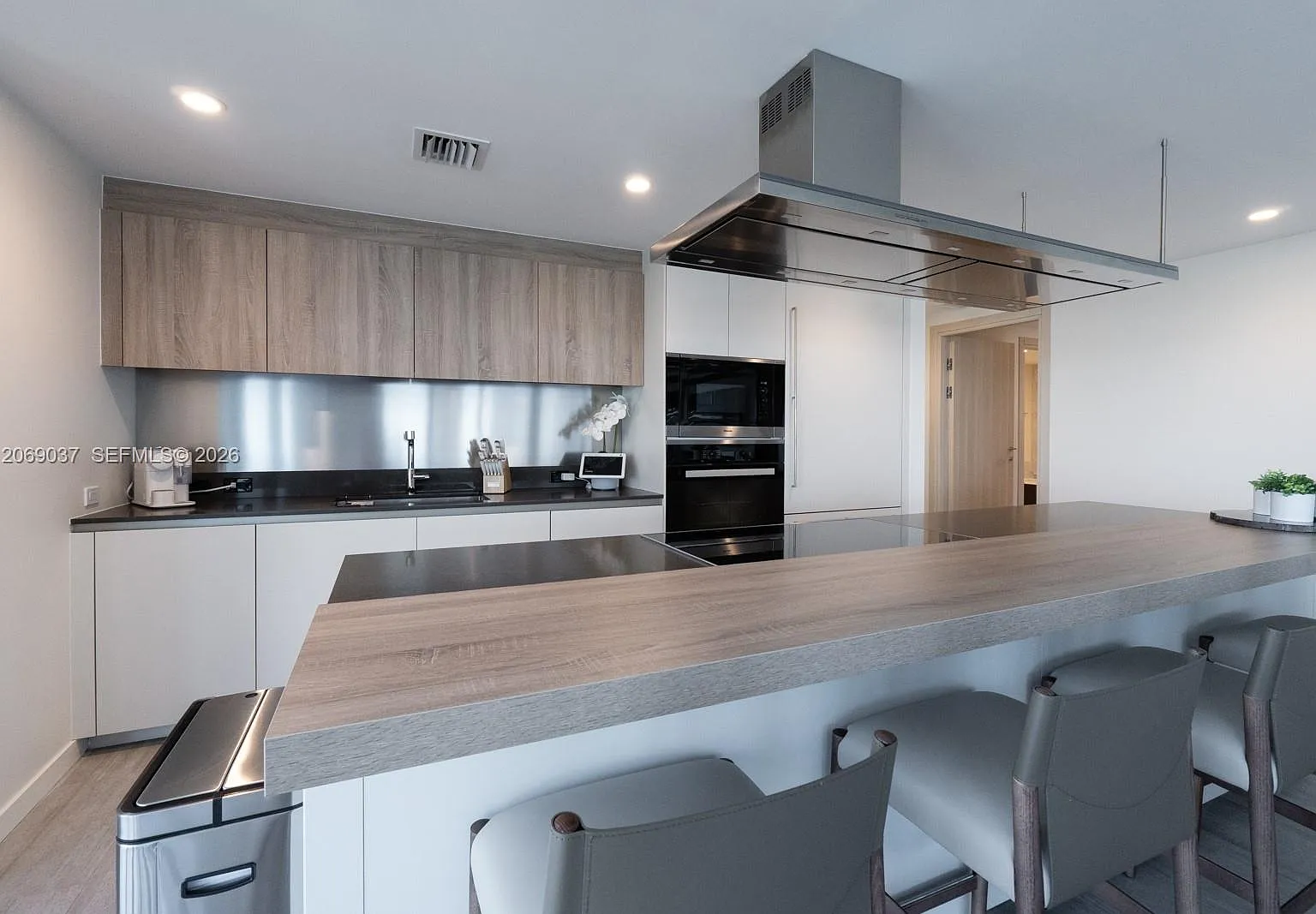 Brickell Flatiron Condo — Photo 3
