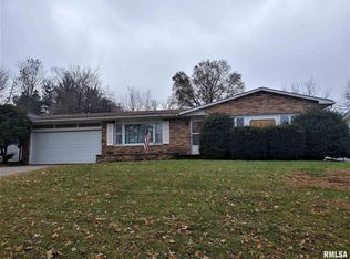 814 8th Ave, Silvis, IL 61282