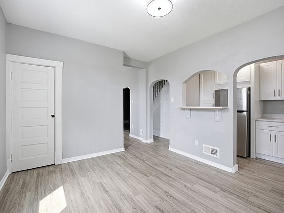 4th image of 827 Hinnerman St