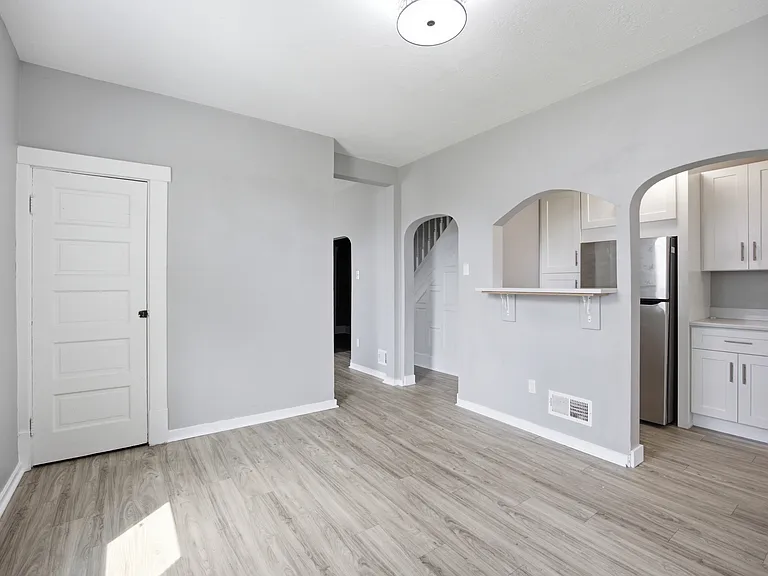 827 Hinnerman St — Photo 4