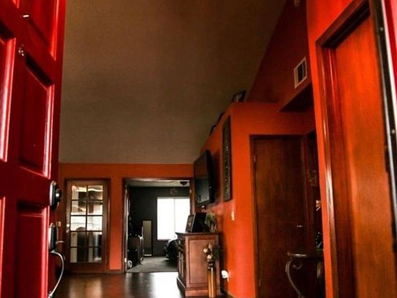 4th image of 1038 N Parkwood Ct