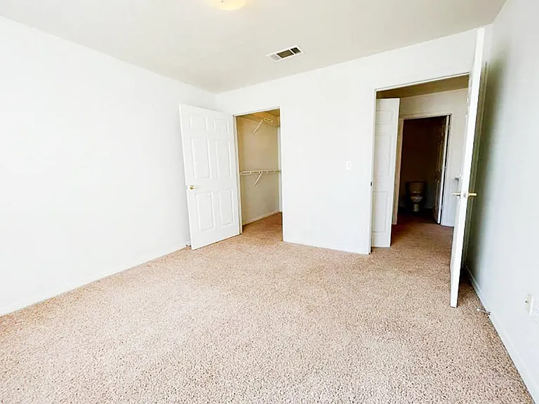 Apache Trace Apartments — Photo 16