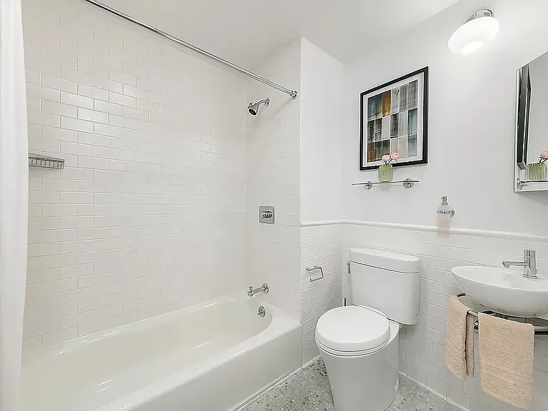 224 W 18th St #7B — Photo 14