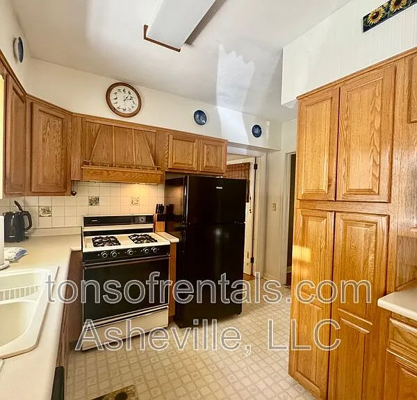 900 Hebron Rd — Photo 7