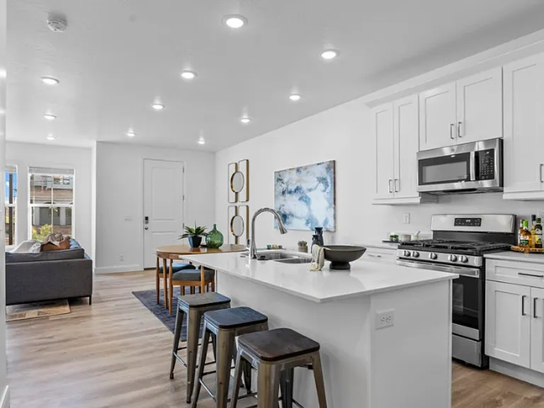 488 W Greenstone Pl — Photo 13