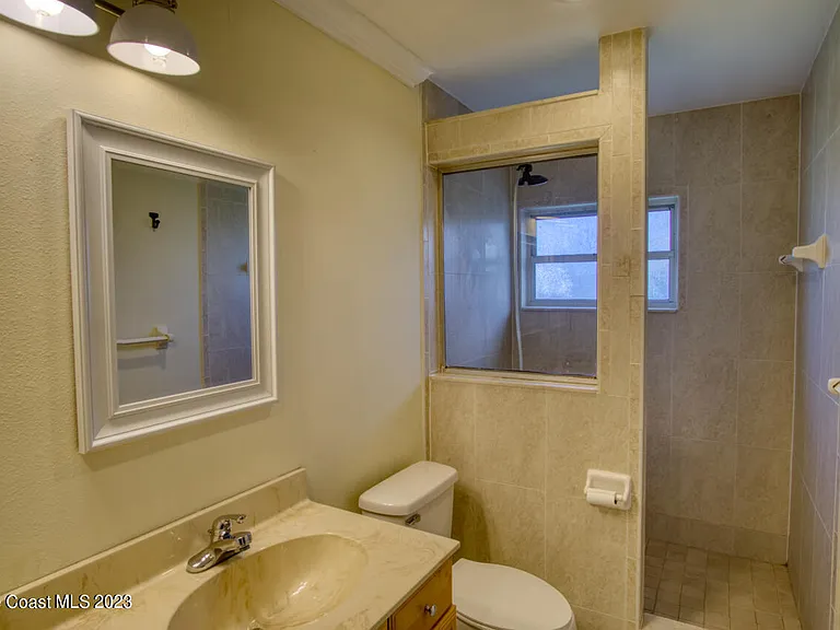 455 Laurel Ct — Photo 18