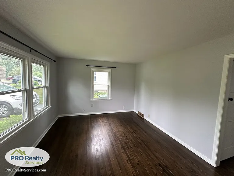 3238 Rhode Island Ave S — Photo 3