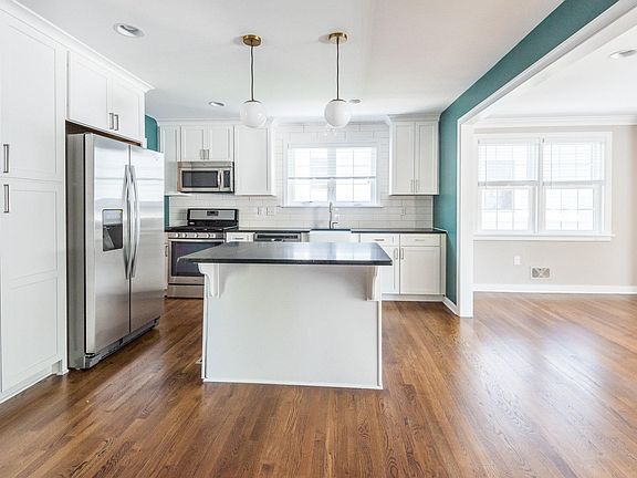 3rd image of 4720 Fitzhugh Ave
