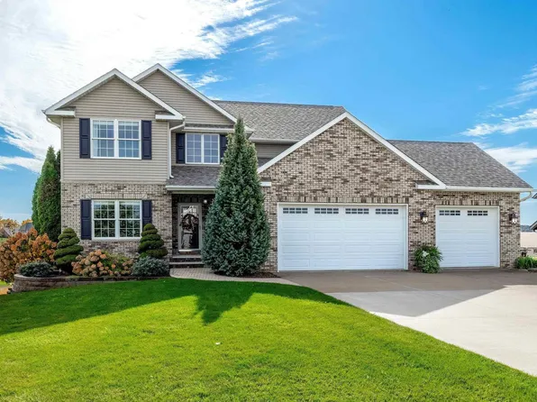 27055 238th St, Le Claire, IA 52753