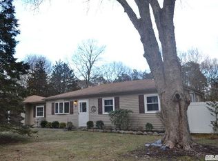 35 Old Saddle Rd, Ridge, NY 11961