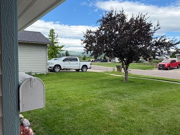 5th image of 141 Greenbriar Dr