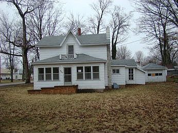 1st image of 205 E Burr Oak St