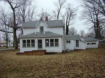 205 E Burr Oak St photo 1