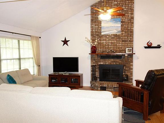5th image of 10 Misty Water Ln