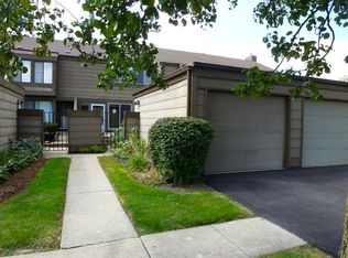 106 Aberdeen Ct, Geneva, IL 60134