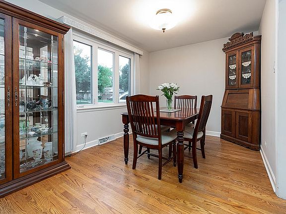 5th image of 512 Beach Ave