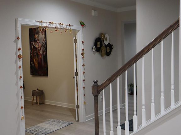 5th image of 136 Sargents St