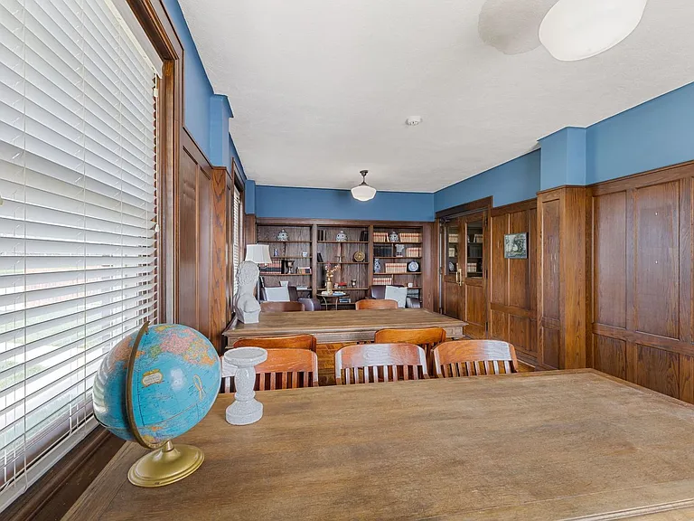Central State Mansion — Photo 85